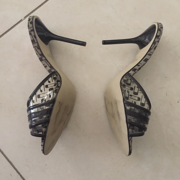 Guess women’s  dress sandals - Picture 2 of 4